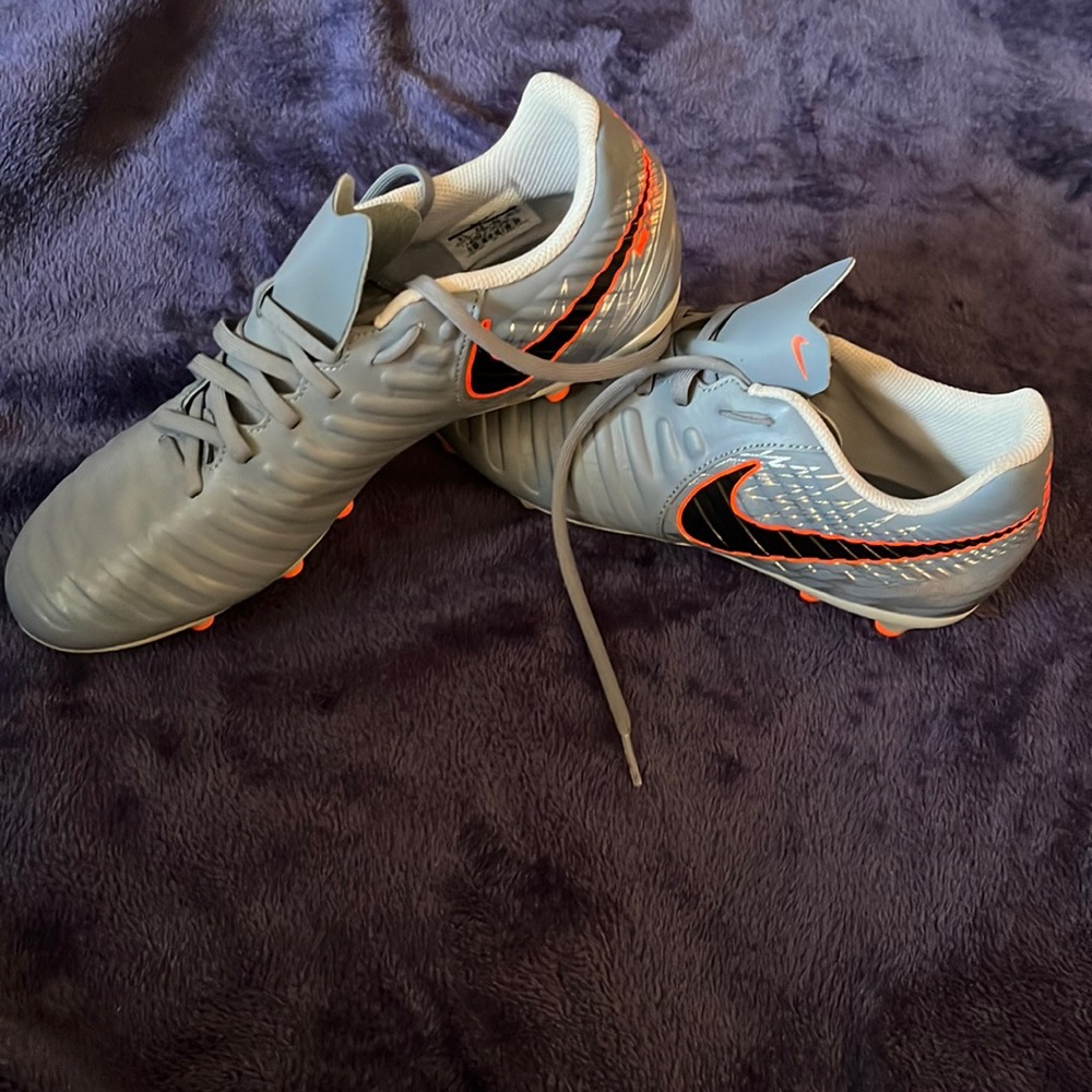 Nike Tempo Women’s Soccer Cleats